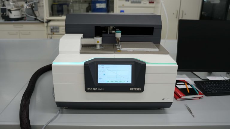 Differential scanning calorimeter (DSC) at HIPOLE Jena laboratory