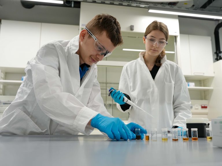 Schülerpraktikanten bei HIPOLE Jena